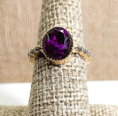 **New Arrival** Size 6¾ Oval PURPLE Stone "Cupped" RING with 3 Small Clear Stones Each Side Accents on a Thin Swirl Gold Tone...