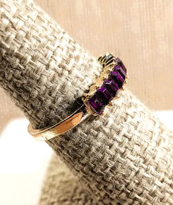 **New Arrival** Size 7¼ Half Infinity Style RING with PURPLE Rectangle Stones Row on a Gold Tone Setting & Band (1.8g)