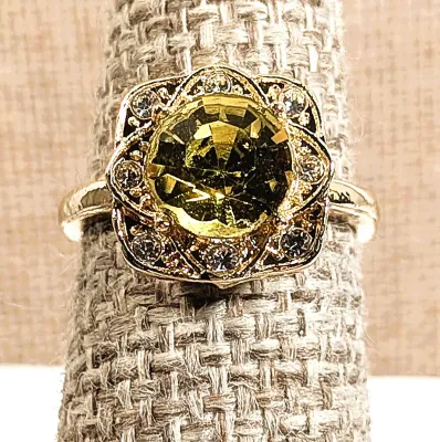 **New Arrival** Size 6 Round LEMON Colored Beveled Stone RING with Jeweled Surround on a Gold Tone Setting & SPLIT Band (3.6g)