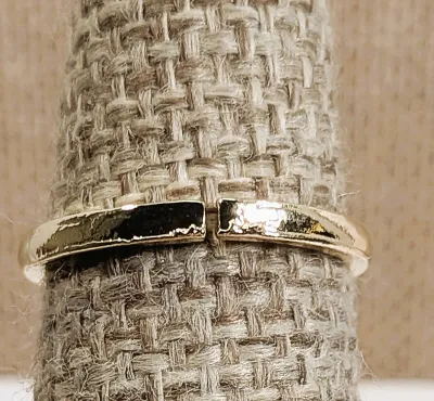 **New Arrival** Size 6 Round LEMON Colored Beveled Stone RING with Jeweled Surround on a Gold Tone Setting & SPLIT Band (3.6g)