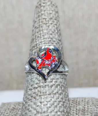 **NEW ARRIVAL** Size 8¼ RED CARDINAL BIRD HEART RING with Enameled Bird in a Heart Setting and a Silver Tone Band (3.5g)