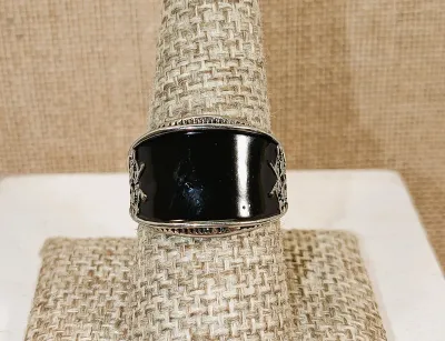 **New Arrival** Size 9¼ BLACK Enamel Front Panel RING with Hollowed Side Accents on a Silver Tone Setting & Band (6.1g)