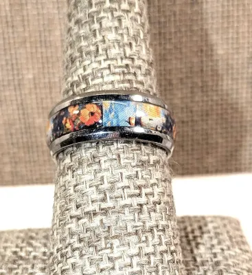 **New Arrival** Size 7¼ "ORANGE FLOWERS & LIGHTHOUSE" Enamel RING on a Silver Tone Setting & Band (4.4g)