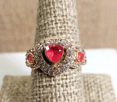 **New Arrival** Size 8¼ Light RED Translucent HEART RING with Large Heart Surround & Heart Side Accent Stones on a ROSE GOLD Tone...