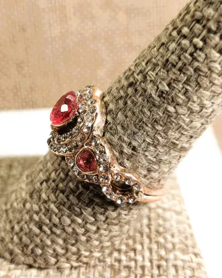 **New Arrival** Size 8¼ Light RED Translucent HEART RING with Large Heart Surround & Heart Side Accent Stones on a ROSE GOLD Tone...