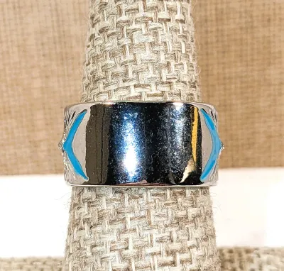 **New Arrival** Size 7¼ Jeweled Graphic Design RING with Blue/Green Enameled Side Accents on a Silver Tone Setting & Band (6.8g)