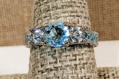 **New Arrival** Size 8½ Light Blue Round Main Stone RING with 2 Clear Side Accents Stones & Enameled Band Design on a Silver Tone...