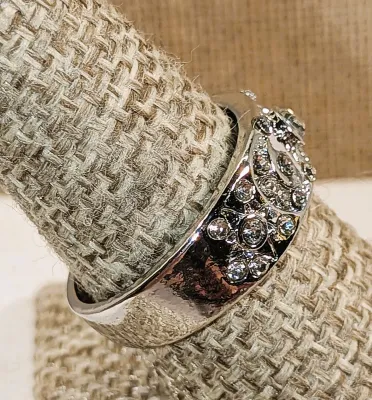 **New Arrival** Size 9 All Silver Colored Bejeweled Graphic Design RING on a Silver Tone Setting & Band (6.9g)