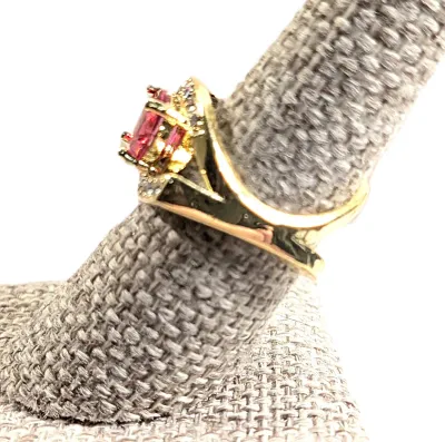 **New Arrival** Size 7 Contemporary Style RED Round Single Main Stone RING with 2 Rows of Side Accent Stones on a Gold Tone Setting &...