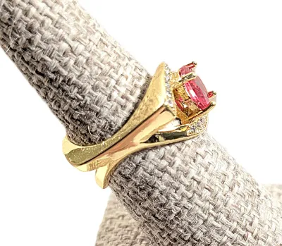 **New Arrival** Size 7 Contemporary Style RED Round Single Main Stone RING with 2 Rows of Side Accent Stones on a Gold Tone Setting &...