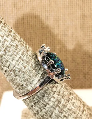 **New Arrival** Size 6 Round IRIDESCENT GREEN Stone RING with "Crown Style" Surround Setting on a Silver Tone Setting &...
