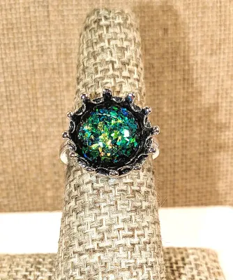 **New Arrival** Size 6 Round IRIDESCENT GREEN Stone RING with "Crown Style" Surround Setting on a Silver Tone Setting &...