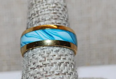 **NEW ARRIVAL** Size 7¼ Infinity Style "BLUE CLOUDS" RING with Metal Rim of a "Brass" Tone Band (4.4g)