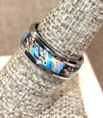**New Arrival** Size 9¼ "FLOWERS & BIRDS" Enamel RING on a Silver Tone Setting & Band (4.2g)