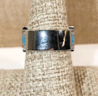**New Arrival** Size 7½ Beautiful Large BEJEWELED RING with Light Blue Main Stone Side Accent Square Stones, Jeweled Surround, & Blue...