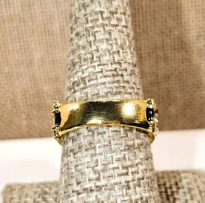 **New Arrival** Size 7½ Showy Gold & Black Colored RING with Muted Pink Main Stone and Jeweled Side Accents on a Gold Tone Setting +...