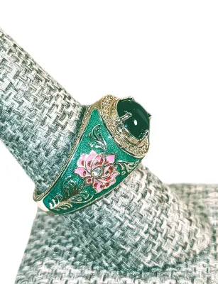 **New Arrival** Size 7¼ Beautiful PINK & GREEN Design Enamel RING with Horizontal Green Opaque Cabochon Main Stone on a Gold Tone...