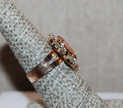 **NEW ARRIVAL** Size 7-7½ Champagne Colored PEAR STONE RING with Full Clear Stones Surround on a Rose Gold SPLIT BAND (2.4g)
