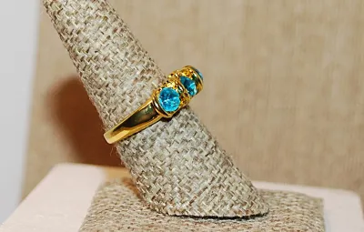 Size 7¼ Pretty BLUE COLORED "Looped" Stones RING with Deep GOLD TONE Band and Setting (4.6g)