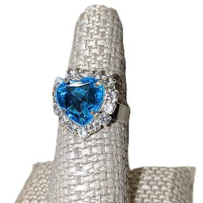 Size 8 Beautiful BLUE GLASS STONE 4-Prong HEART RING with Jeweled Heart Surround and Silver Tone SPLIT BAND (2.5g)