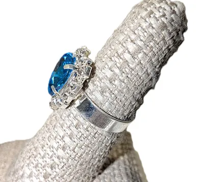 Size 8 Beautiful BLUE GLASS STONE 4-Prong HEART RING with Jeweled Heart Surround and Silver Tone SPLIT BAND (2.5g)