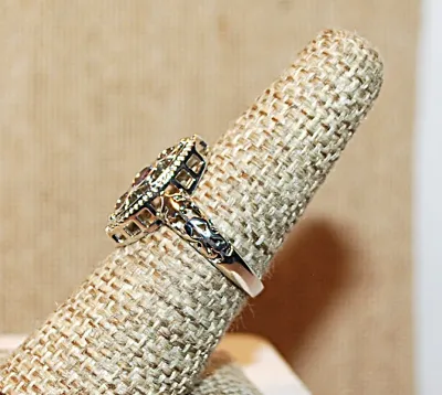 Size 7¼ Tripled "Cupped" LAVENDER COLORED STONES RING with SILVER TONE Surround and Setting (2.6g)