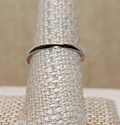 Size 8½ Large Light PINK 3-Prong HEART RING with Round Stones Side Band Accents on a Silver Tone Setting (4.8g)