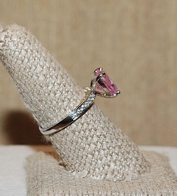 Size 8½ Large Light PINK 3-Prong HEART RING with Round Stones Side Band Accents on a Silver Tone Setting (4.8g)