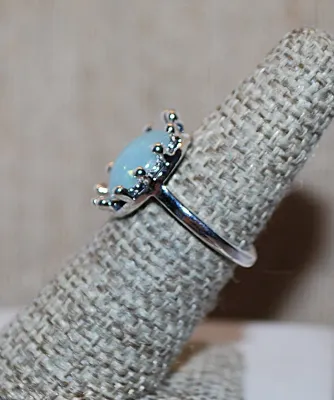 Size 6 ROUND Blue Iridescent Opaque Stone RING with Silver Colored "CROWN" Surround on a Silver Tone BAND (4.6g)