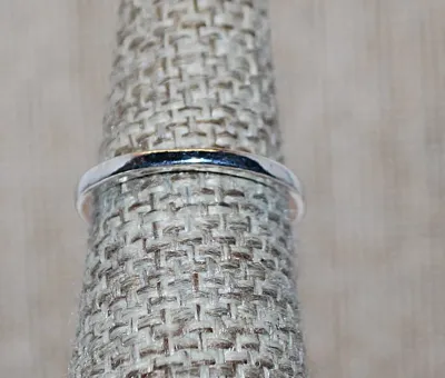 Size 6 ROUND Blue Iridescent Opaque Stone RING with Silver Colored "CROWN" Surround on a Silver Tone BAND (4.6g)