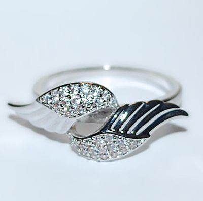 Size 7 Silver Colored "JEWELED WINGS" RING with 2 Feathered Styles Clear Stones Wings on a Silver Tone Setting & Band (3.1g)
