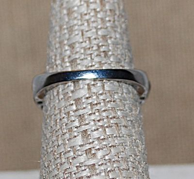 Size 7 Marked .925 "Puffy" VERY DEEP RED Party Ring with a Single Main Clear Round Stone on a Silver Band (6.7g)