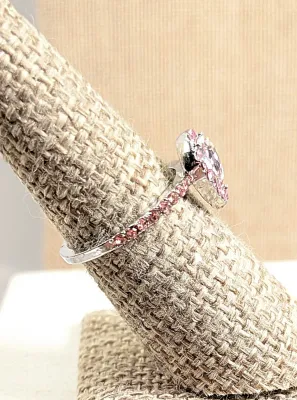 Size 7 Light Pink Pear Shaped Main Stone RING with Pink Stones Surround and Pink Side Accent Stones on a Silver Tone Setting + Band (2.2g)