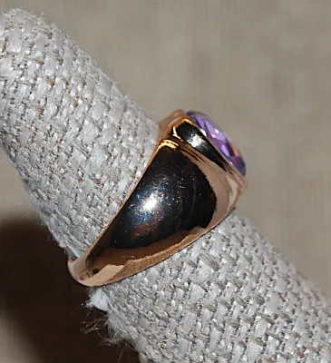 Size 7¼ Large Beveled PURPLE HEART Shaped Stone RING with Strong Solid Gold Tone Band (5.9g)