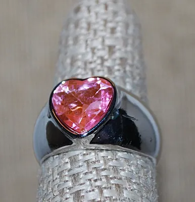Size 7¼ Large Beveled PINK HEART Shaped Stone RING with Strong Solid SILVER Tone Band (6.0g)