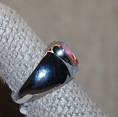 Size 7¼ Large Beveled PINK HEART Shaped Stone RING with Strong Solid SILVER Tone Band (6.0g)
