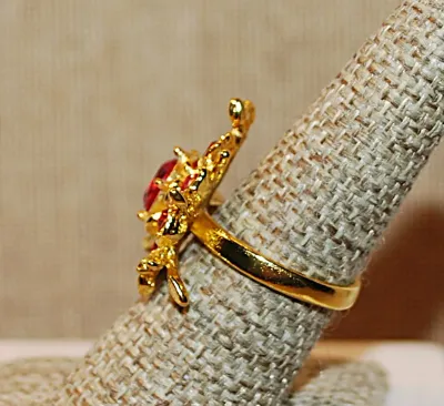 Size 6¼ Gold Colored "Spikey" FLOWER RING with Deep PINK Center Stone and 6 Pink Accent Stones on a Gold Tone Setting (9.2g)