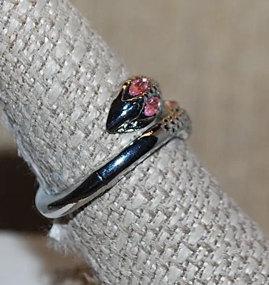 Size 8 Double Headed SNAKE RING with PINK EYES + Dimpled Head and Neck on a Silver Tone Band (3.4g)