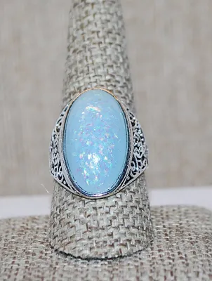 Size 9¼ Long Oval Blue Iridescent Opaque Stone RING with Silver Colored Graphic Designed Surround on a Silver Tone Band (7.3g)