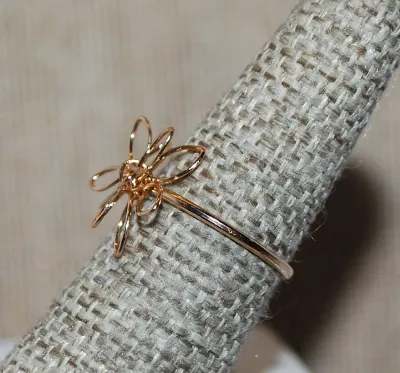 Size 7 Delicate All Wire "FLOWER" RING on a Gold Tone Band (0.8g)