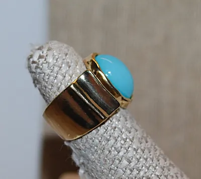 Size 5 Large Oval "Robin's Egg" BLUE STONE RING with FRONT SIDE SPLIT Gold Tone WIDE BAND (7.9g)