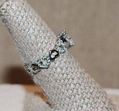 Size 7½ "LOTS OF HEARTS" RING with Clear Heart Main Stone & Bejeweled Hearts on the Silver Tone Band (2.7g)