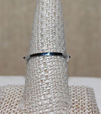 Size 9 Marked .925 - Offset PEAR SHAPED STONE RING with 6 Marquise-Shaped Clear Side Accent Stones on a Silver Setting (5.9g)