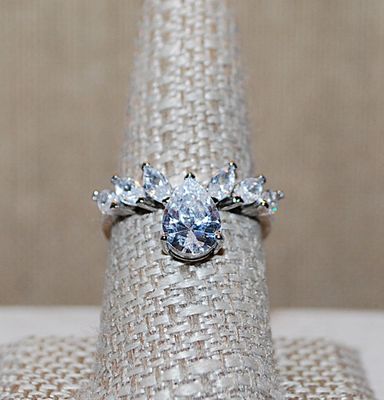 Size 9 Marked .925 - Offset PEAR SHAPED STONE RING with 6 Marquise-Shaped Clear Side Accent Stones on a Silver Setting (5.9g)