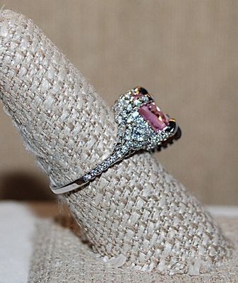 Size 8½ Beautiful Showy PINK HEART RING in a 6-Prong Bejeweled Nest of Stones & Band Accents on a Silver Tone Setting (5.8g)