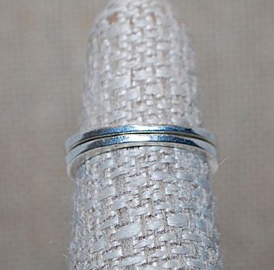 Size 9½ "V" Style 2-RINGS Stackable Set with 5 Clear Round Stones and Baby Blue Colored Side Accents on a Silver Tone Band (4.1g)