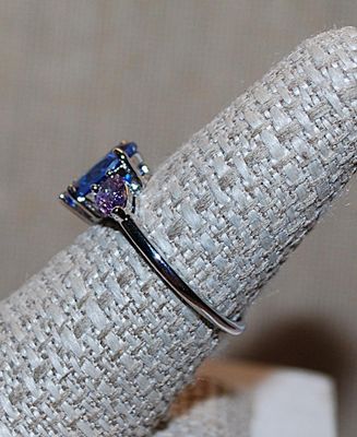 Size 7¼ Beautiful Deep BLUE PEAR Shaped Main Stone RING with 2 VIOLET Pear Shaped Side Stone Accents on a Silver Tone Band (2.2g)