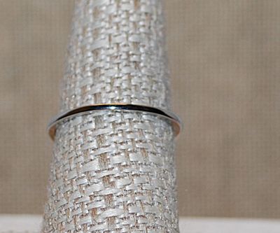 Size 7¼ Beautiful Deep BLUE PEAR Shaped Main Stone RING with 2 VIOLET Pear Shaped Side Stone Accents on a Silver Tone Band (2.2g)