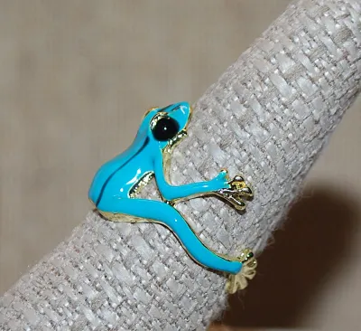 Size 8½ Fun BLUE FROG RING with Big Black Eyes and Gold Colored Feet on a Gold Tone Setting (5.3g)