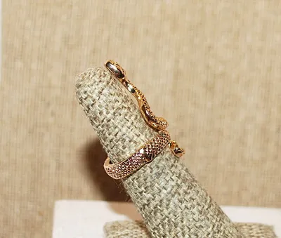Size 5½ Groove-Like SCALES SNAKE RING in an All Gold Tone Color & Setting (6.9g)